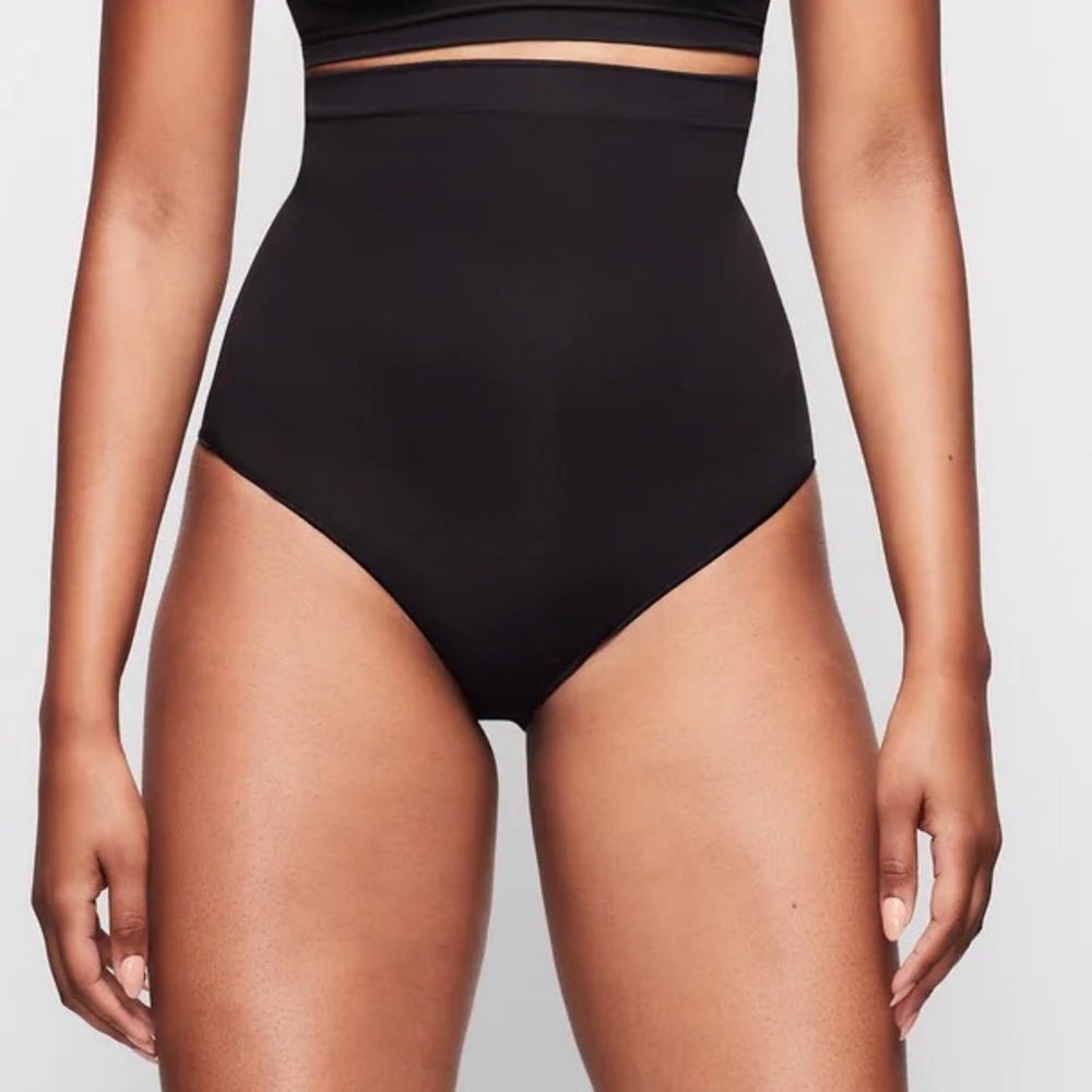 SKIMS HIGH WAISTED BRIEFS N/w/o Tags